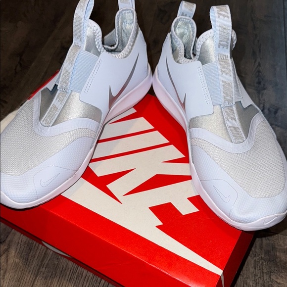 Nike FLEX RUNNER Big Kids’ Running Sneakers - Picture 5 of 6